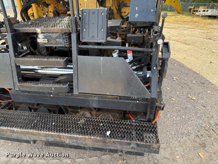 image for item EA0587 2014 Caterpillar AP-555E paver