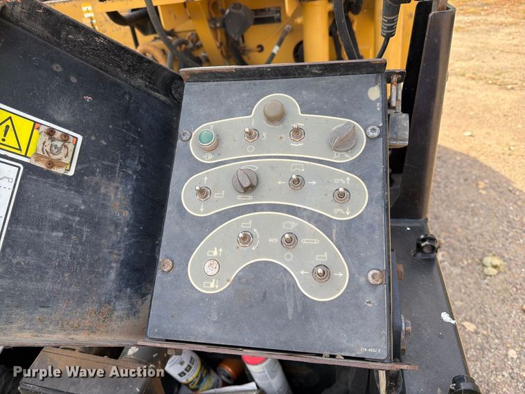 image for item EA0587 2014 Caterpillar AP-555E paver