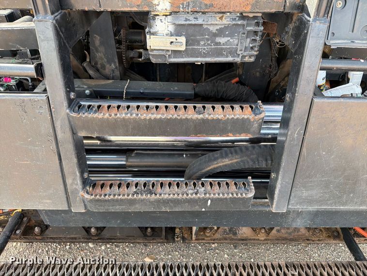 image for item EA0587 2014 Caterpillar AP-555E paver