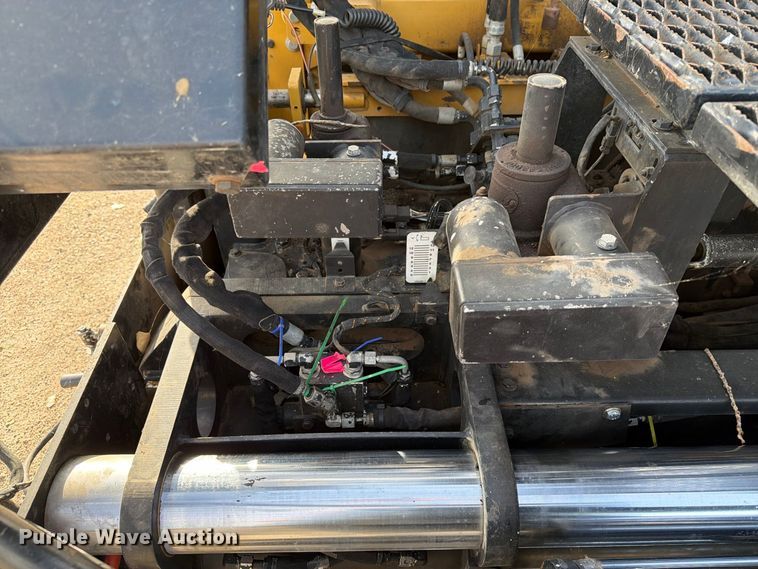 image for item EA0587 2014 Caterpillar AP-555E paver