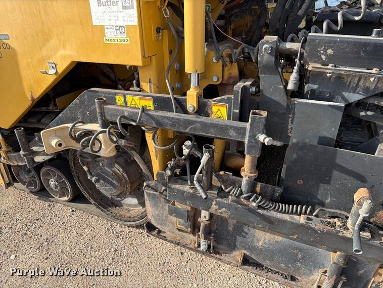 image for item EA0587 2014 Caterpillar AP-555E paver