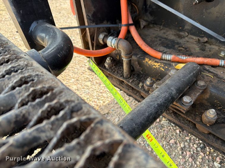 image for item EA0587 2014 Caterpillar AP-555E paver