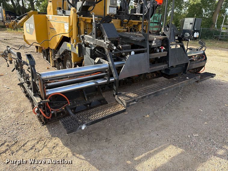 image for item EA0587 2014 Caterpillar AP-555E paver