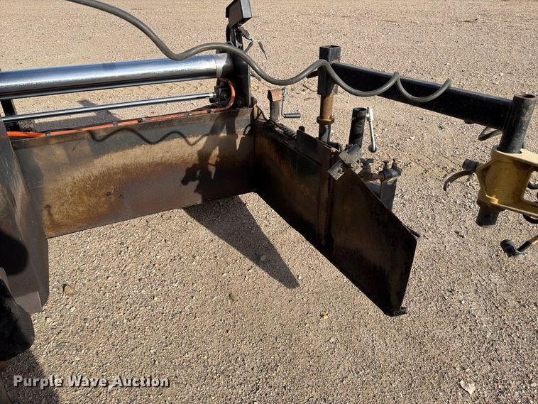 image for item EA0587 2014 Caterpillar AP-555E paver