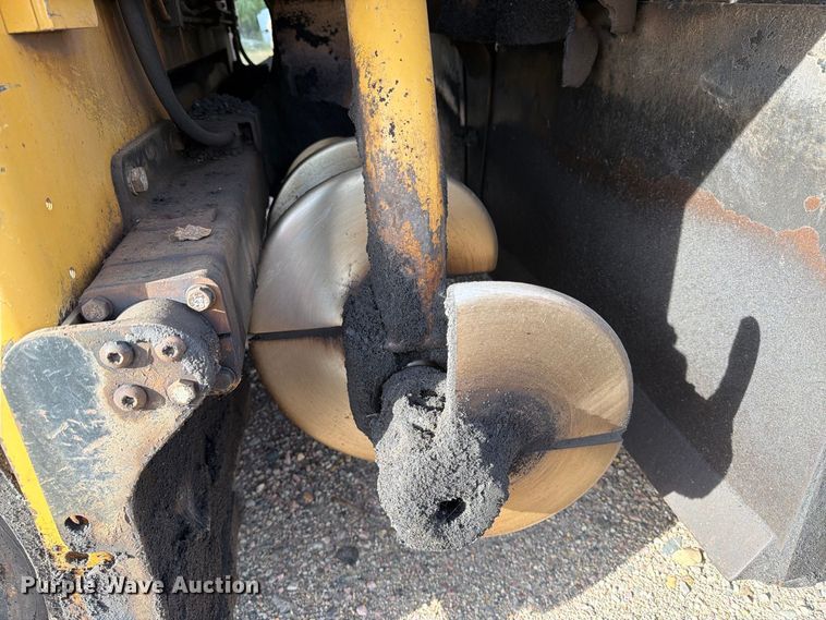 image for item EA0587 2014 Caterpillar AP-555E paver