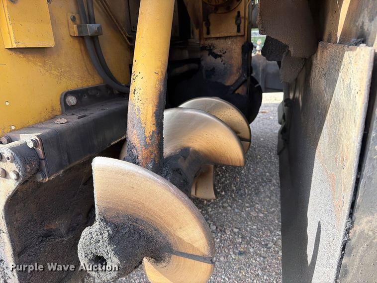 image for item EA0587 2014 Caterpillar AP-555E paver