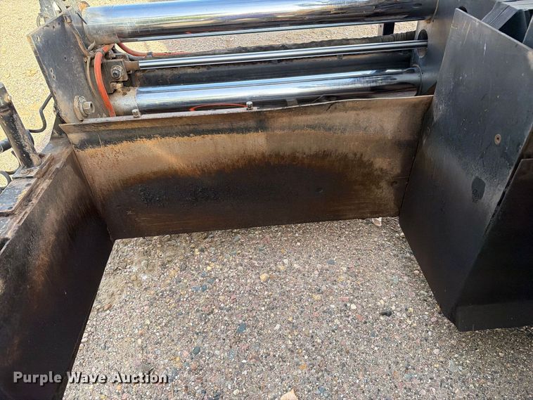 image for item EA0587 2014 Caterpillar AP-555E paver