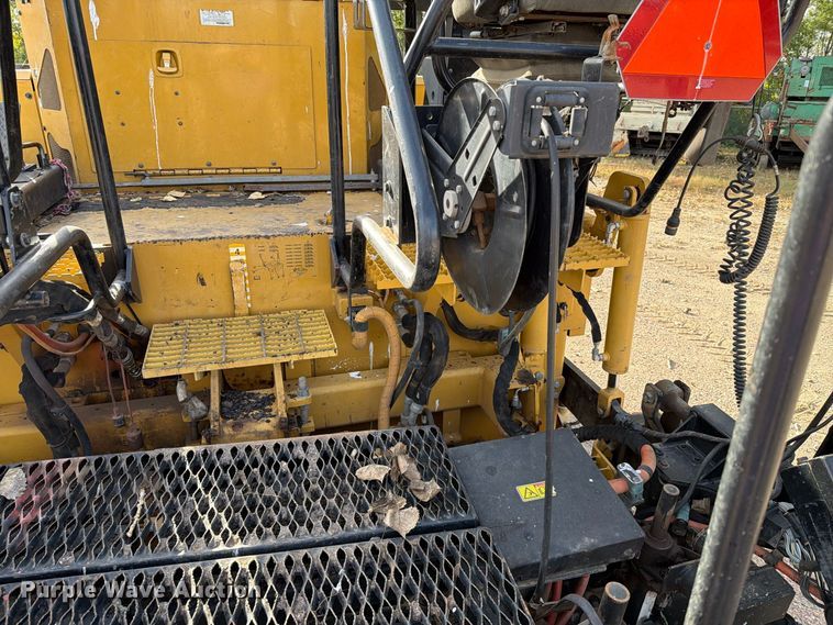 image for item EA0587 2014 Caterpillar AP-555E paver