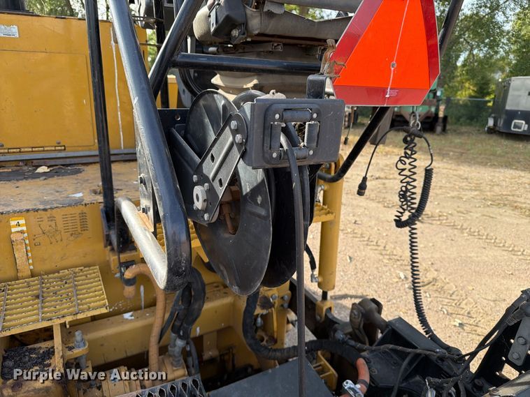 image for item EA0587 2014 Caterpillar AP-555E paver