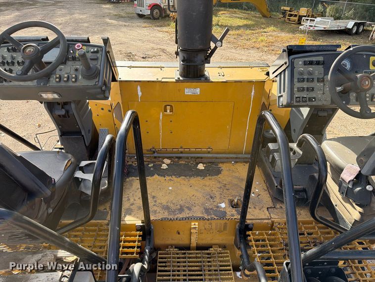 image for item EA0587 2014 Caterpillar AP-555E paver