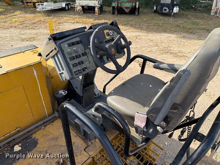 image for item EA0587 2014 Caterpillar AP-555E paver