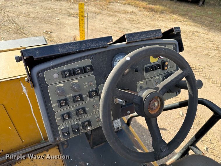 image for item EA0587 2014 Caterpillar AP-555E paver