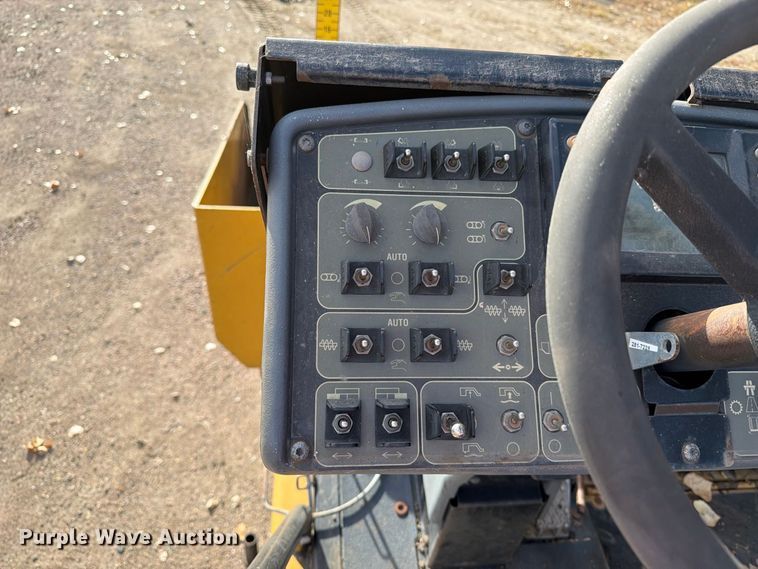 image for item EA0587 2014 Caterpillar AP-555E paver