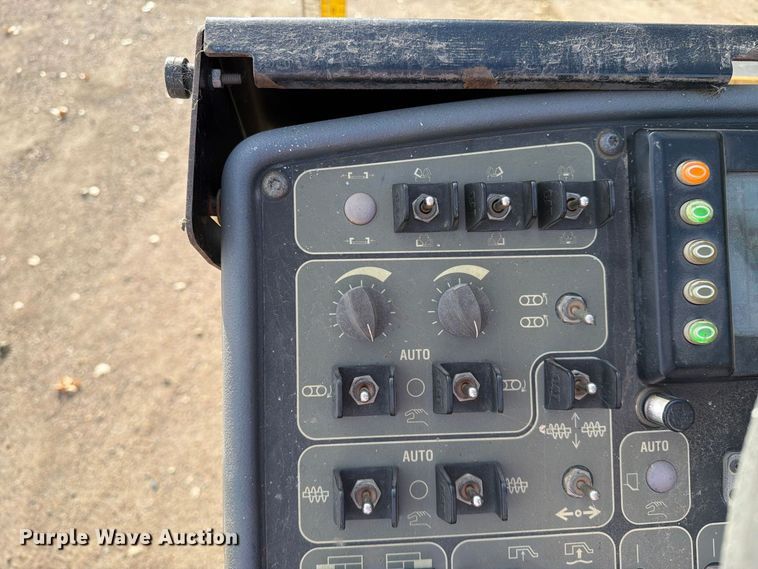 image for item EA0587 2014 Caterpillar AP-555E paver