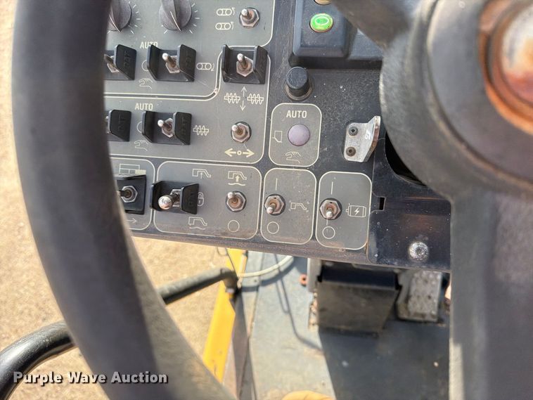 image for item EA0587 2014 Caterpillar AP-555E paver