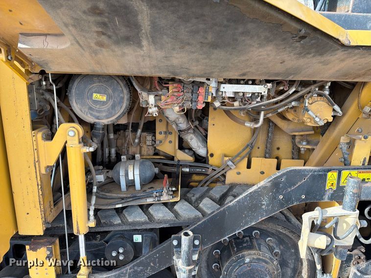 image for item EA0587 2014 Caterpillar AP-555E paver