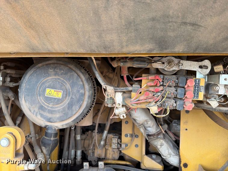 image for item EA0587 2014 Caterpillar AP-555E paver
