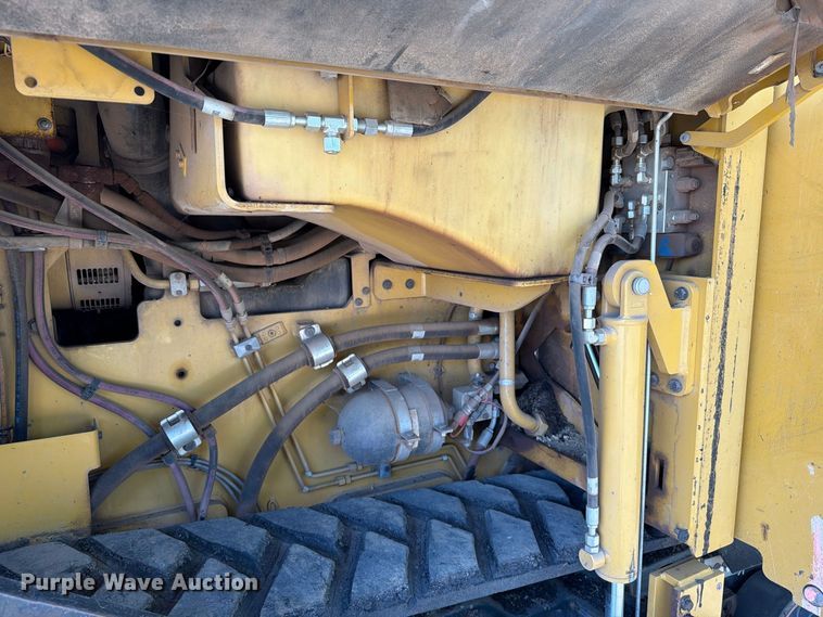image for item EA0587 2014 Caterpillar AP-555E paver