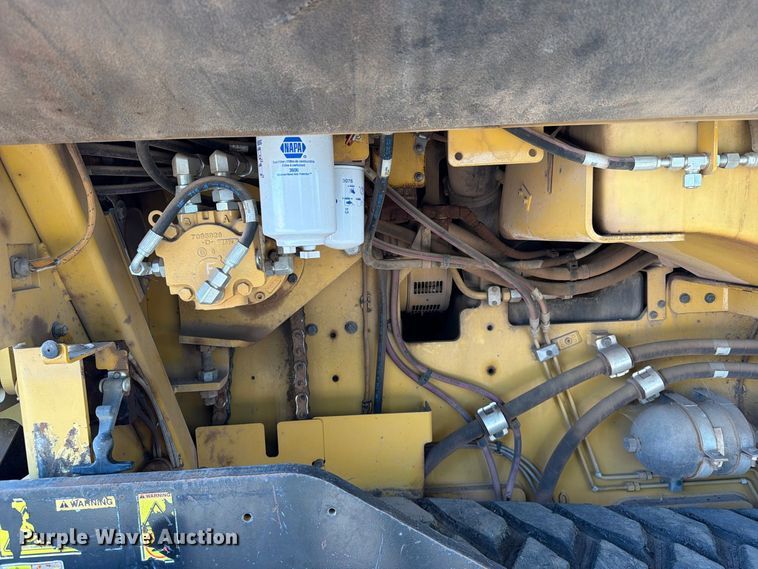 image for item EA0587 2014 Caterpillar AP-555E paver