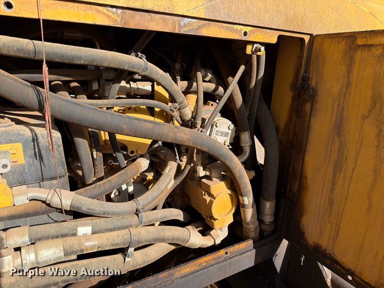 image for item EA0587 2014 Caterpillar AP-555E paver