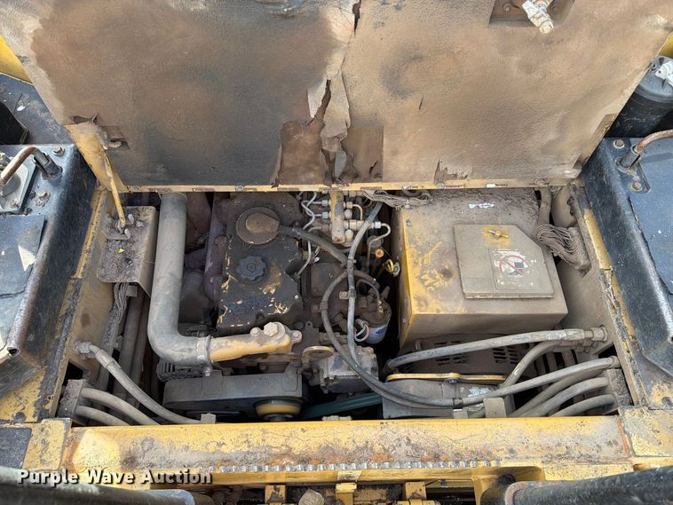 image for item EA0587 2014 Caterpillar AP-555E paver