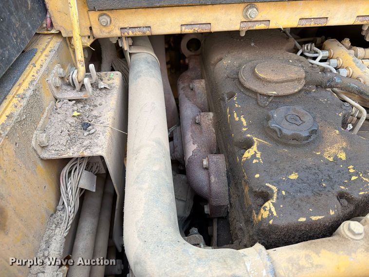 image for item EA0587 2014 Caterpillar AP-555E paver