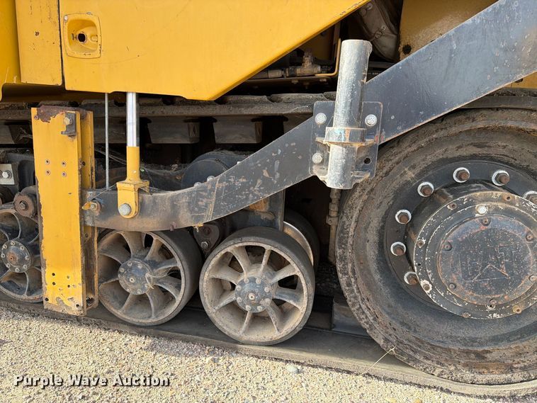 image for item EA0587 2014 Caterpillar AP-555E paver