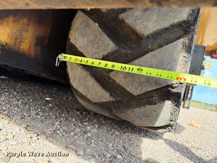 image for item EA0587 2014 Caterpillar AP-555E paver