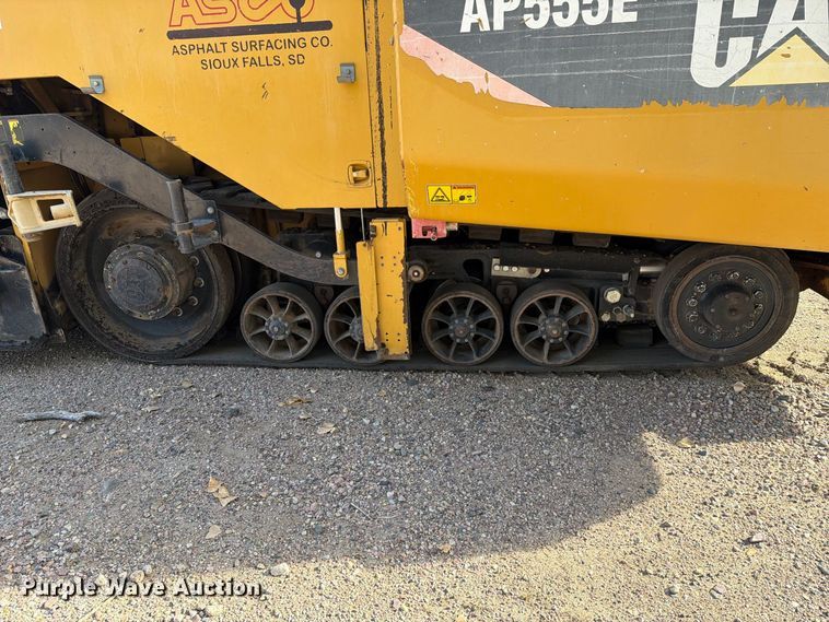image for item EA0587 2014 Caterpillar AP-555E paver