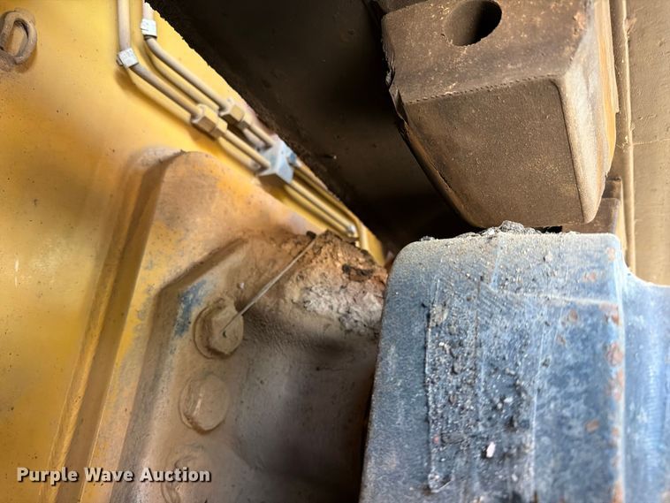 image for item EA0587 2014 Caterpillar AP-555E paver