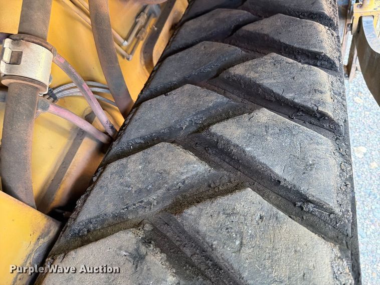 image for item EA0587 2014 Caterpillar AP-555E paver