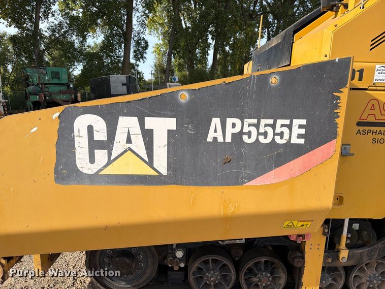 image for item EA0587 2014 Caterpillar AP-555E paver