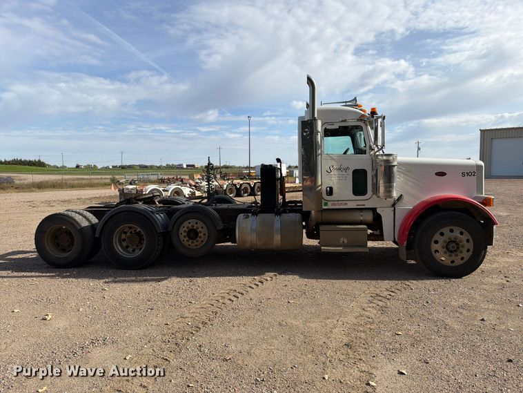 image for item EA0589 2007 Peterbilt 379 semi truck