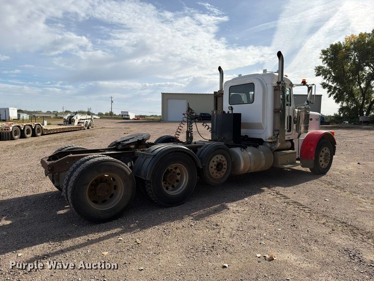 image for item EA0589 2007 Peterbilt 379 semi truck