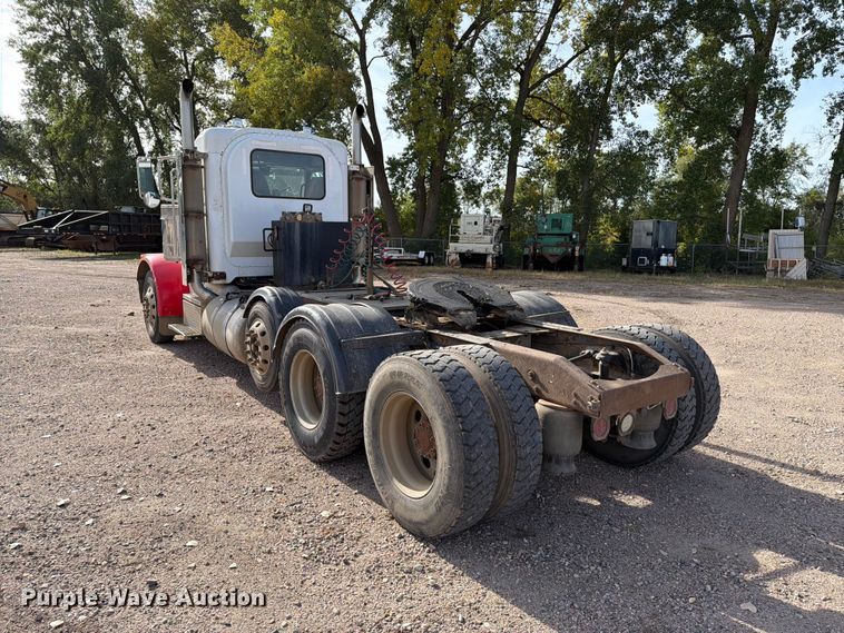 image for item EA0589 2007 Peterbilt 379 semi truck