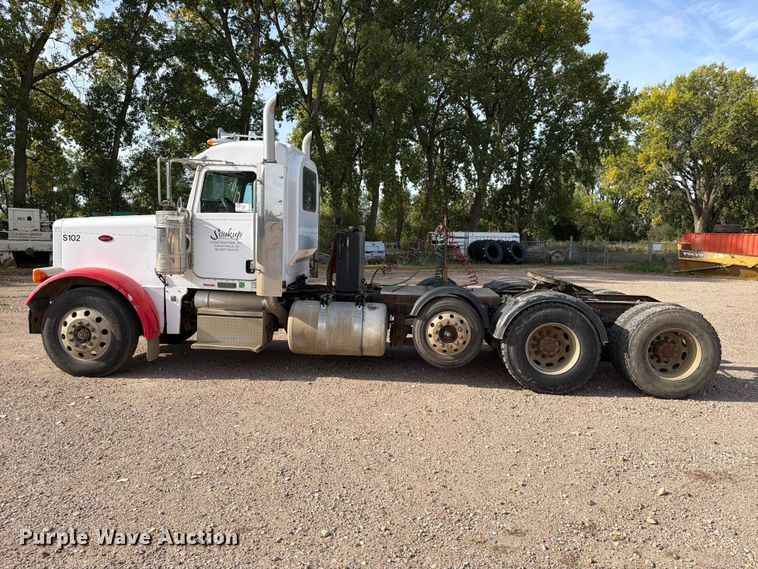 image for item EA0589 2007 Peterbilt 379 semi truck