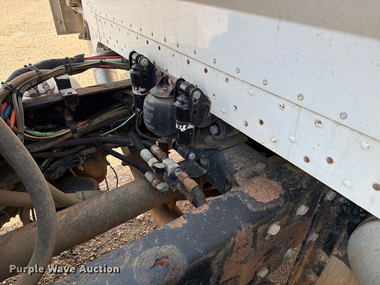 image for item EA0589 2007 Peterbilt 379 semi truck