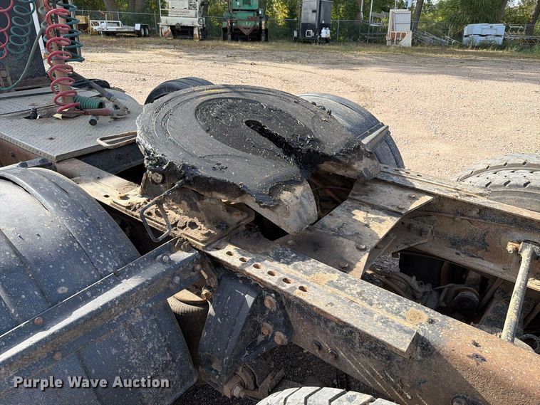 image for item EA0589 2007 Peterbilt 379 semi truck