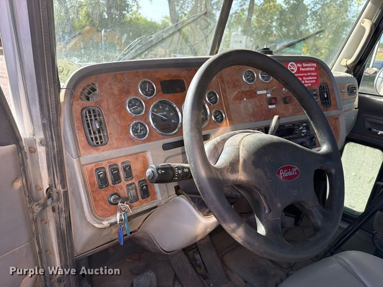 image for item EA0589 2007 Peterbilt 379 semi truck