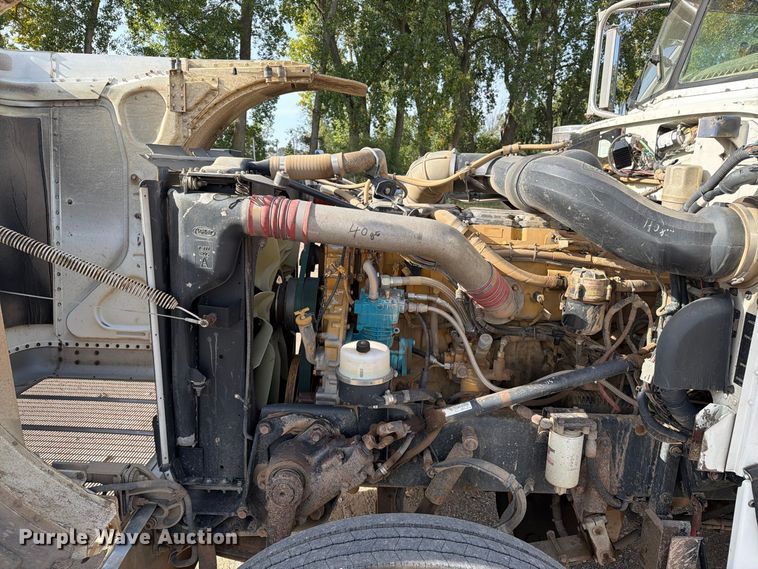 image for item EA0589 2007 Peterbilt 379 semi truck