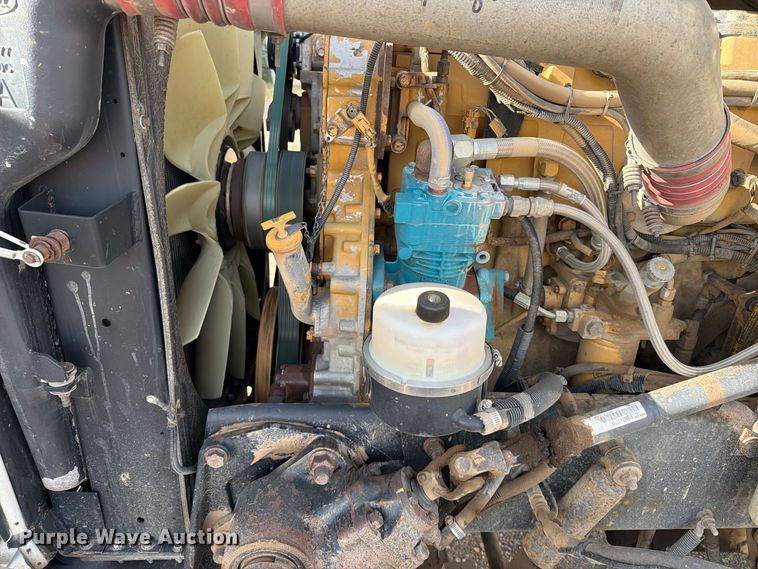 image for item EA0589 2007 Peterbilt 379 semi truck