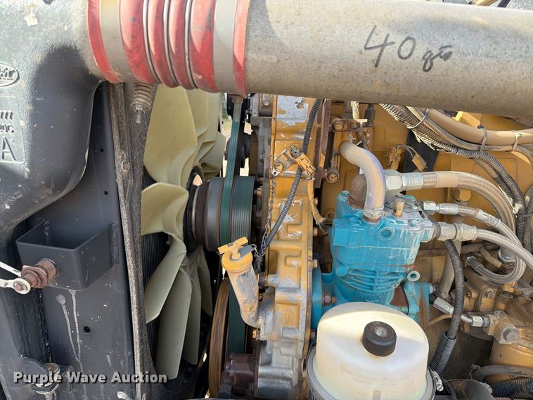 image for item EA0589 2007 Peterbilt 379 semi truck