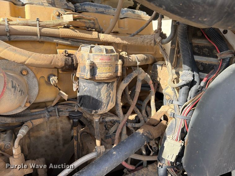 image for item EA0589 2007 Peterbilt 379 semi truck