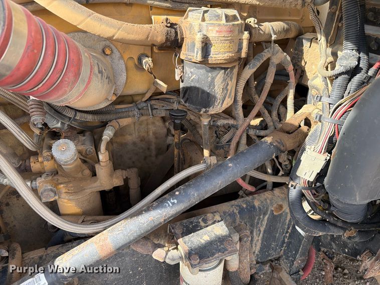 image for item EA0589 2007 Peterbilt 379 semi truck