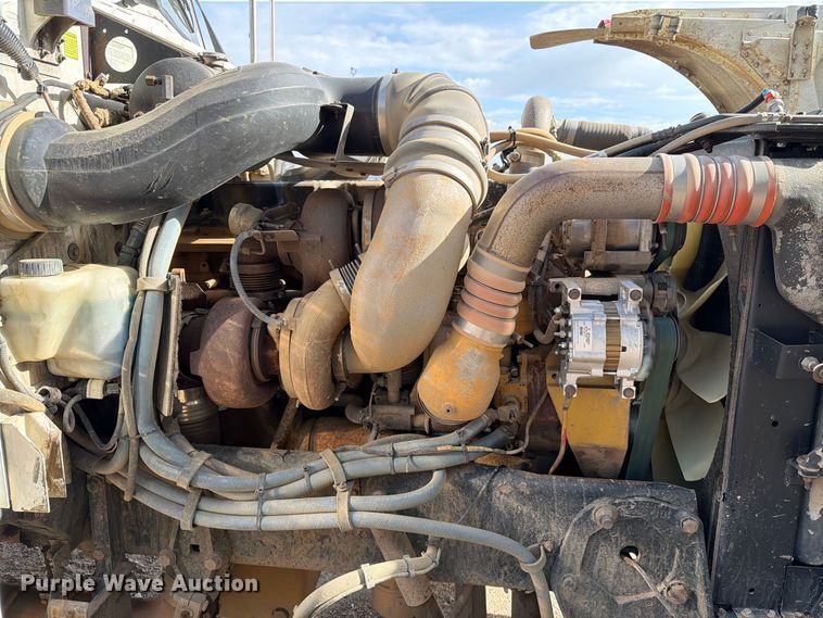 image for item EA0589 2007 Peterbilt 379 semi truck