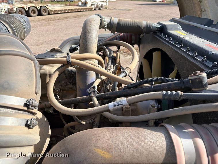 image for item EA0589 2007 Peterbilt 379 semi truck