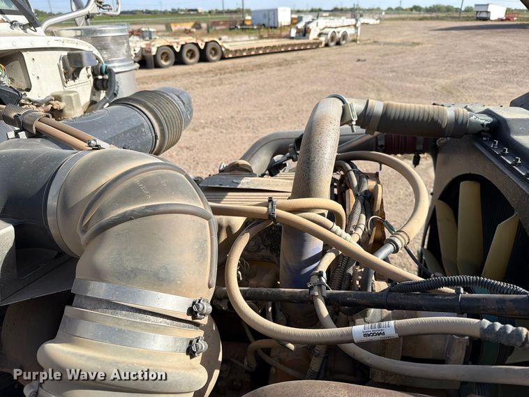 image for item EA0589 2007 Peterbilt 379 semi truck