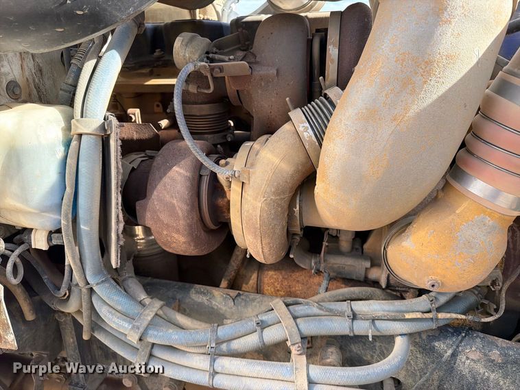 image for item EA0589 2007 Peterbilt 379 semi truck