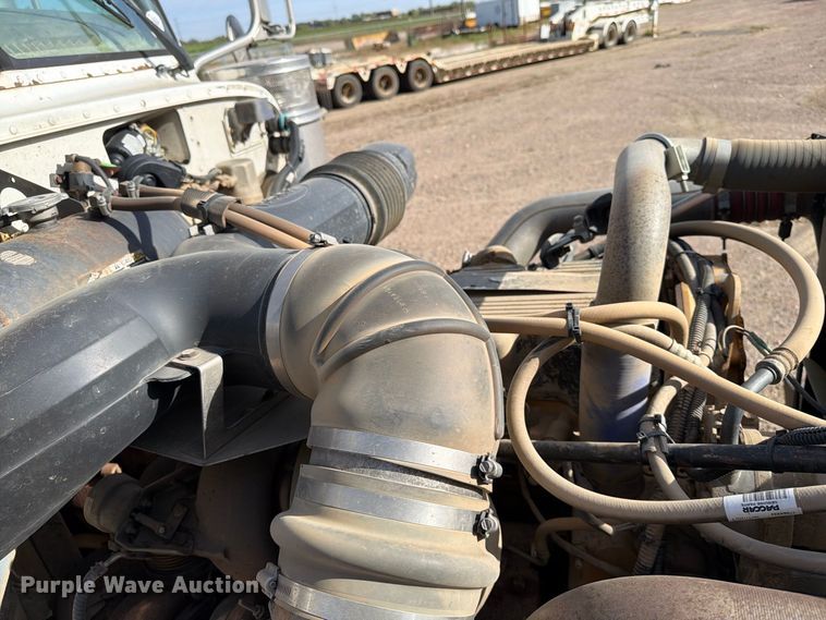 image for item EA0589 2007 Peterbilt 379 semi truck