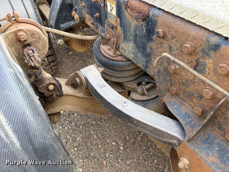image for item EA0589 2007 Peterbilt 379 semi truck